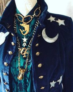 Chest Jewelry, Couture Jewelry, Fantasy Clothing, Fantasy Fashion, Dandy, Blue Velvet, Mode Outfits, Costume Design