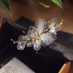 Flowers are made of high quality siren and resin. İdeal for Wedding hairstyle. Set includes 2 hair comb Bridesmaid Hair Accessories Flower, Fantasy Crown, Wedding Hair Jewelry, Hair Accessories Flower, Bridesmaid Hair Accessories, Crystal Hair Comb, Hair Jewellery, Resin Ideas, Wedding Hair Inspiration