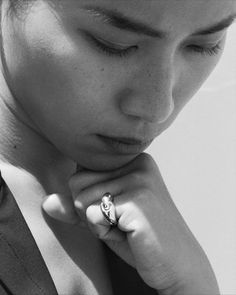 Annika Inez Linked Sterling Silver Ring curves and wraps your finger with a comfortable weight. White Gold Stackable Oval Rings, Classic Stackable Open Chain Ring, Modern Twist White Gold Jewelry With Ring Detail, Modern Oval Link Rings For Everyday, Modern Everyday Rings With Oval Link, Classic White Gold Link Rings, Classic Silver Link Rings, Everyday White Gold Rings, Four Horsemen