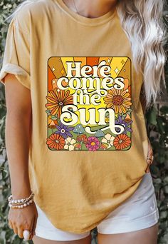 "Here Comes The Sun Comfort Colors Shirt, Vintage Inspired Cotton T-shirt, Retro Beach Graphic Shirt, Boho Summer Oversized Vintage T-Shirt Whether you're hitting the road for a cross-country adventure or just hanging out with friends, you'll love its comfortable, oversized fit with this Comfort Colors shirt. The mineral wash feel is super soft and perfect for any casual occasion. Rock this tee with your favorite jeans or leggings and you'll look great no matter what. This is a standard unisex s Vintage Slogan Shirt For Summer, Yellow Graphic Print Summer Top, Yellow Summer Tops With Letter Print, Yellow Summer Top With Letter Print, Yellow Letter Print Summer Top, Patchwork Poncho, Shirt Patchwork, Sun Graphic, Retro Beach