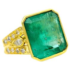 Emerald Color, Yellow Gold Setting, Green Diamond, Fine Jewelry Collection, Center Stage, Emerald Diamond, Belleza Natural, Ring Size 7, Deep Green