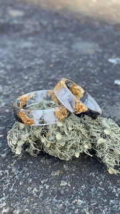 This is a handcrafted gold flake resin ring. This gold flake ring was created with clear epoxy resin. I have added white and black ink dye colorants. Gold flakes were added.  This ring is in my flat style. This ring would be perfect for a couple ring set or as a promise ring. -This ring can be purchased as a single ring or as a couples set! Discount is included for the set!! -Ring Sizing- Rings are 6mm wide Ring sizes are 4US-12US -Process- All my rings are handcrafted. Epoxy resin is added to silicone molds. Once the resin is set, they are demolded. I hand sand the edges. A top layer of resin is added on the ends for a beautiful shine and smooth edges. *The item on the photos is only a sample and you will receive a similar item with the same good quality! *Due to different monitors the co Resin Rings Diy, Promise Ring Couple, Wood Resin Jewelry, Resin Rings, Ring Couple, Gold Flake, Couples Ring Set, Clear Epoxy Resin, Single Ring