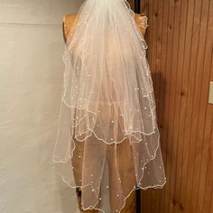 2 Tier Veil With Pearls! First Layer Is 23” 2nd Layer Is 34” Needs To Be Attached To A Comb. Nwot Pearl Bridal Veil, Short Pearl Veil, Beaded Veil Wedding, Nontraditional Veils, 2 Tier Veil, Glitter Veil, Veil With Pearls, Beaded Veils, Pearl Veil