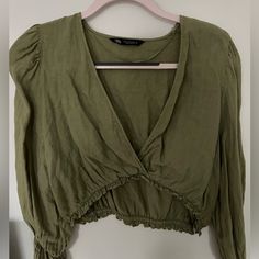 Size M Wrap Effect Long Sleeve Never Worn #Crop #Croppedtop #Zara #Green #Summer #Vneck Summer V-neck Crop Top For Brunch, Green V-neck Top For Brunch, Green V-neck Crop Top For Spring, Zara Trendy V-neck Crop Top, Zara Green Cropped Top, Zara V-neck Blouse For Vacation, Trendy Zara V-neck Top, Zara Trendy V-neck Tops, Spring V-neck Crop Top For Brunch