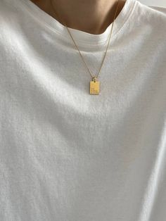 Minimalist Necklace Men, Men’s Jewelry Aesthetic, Simple Mens Jewelry, Men’s Gold Jewelry, Jewelry Men Aesthetic, Gold Necklace Outfit, Mens Necklace Fashion, Brown Minimalist