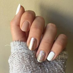 Nye Nail Ideas, Nye Nail Art, Gem Nail Designs, Nye Nails, Pink Nail Colors, Glitter French Manicure, Golden Nails, Gold Nail Designs, Elegant Nail Art