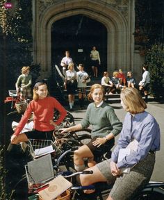 Prep School Style, Preppy Handbook, White Blouses, College Aesthetic, Ivy Style, Early 60s