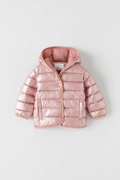 Girls Winter Outfits, Puffer Jacket With Hood, Lightweight Puffer Jacket, Girls Winter Jackets, Kid Lifestyle, Zara Fashion, Baby Jacket, Jacket With Hood, Winter Kids