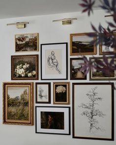 HOW TO CREATE THE PERFECT GALLERY WALL | HOME DECOR INSPO Sunrise House, Parisian Room, Aesthetic Corner, North Prints, Entryway Makeover, Lovely Sunday, Luxe Decor, Picture Lights