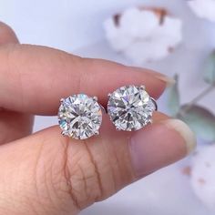 Celebrate your love with this stunning 3 carat lab-grown diamond Stud earring. Featuring a flawless Round-shaped EF VS diamond set in 18k white gold, it's both eco-friendly and elegant. IGI-certified for peace of mind, this ring promises timeless beauty and an ethical choice. Perfect for a forever promise. 𝐂𝐞𝐧𝐭𝐞𝐫 𝐒𝐭𝐨𝐧𝐞 𝐃𝐞𝐭𝐚𝐢𝐥𝐬: ★ Shape: Round ★ Size: 3ct (1.5ct each) ★ Color: EF ★ Clarity: VS 𝐖𝐡𝐲 𝐂𝐡𝐨𝐨𝐬𝐞 𝐎𝐮𝐫 𝐋𝐚𝐛-𝐆𝐫𝐨𝐰𝐧 𝐃𝐢𝐚𝐦𝐨𝐧𝐝? - Superior Quality: Our lab-grown diamond offers exceptional brilliance and clarity. - Ethical and Sustainable: Enjoy conflict-free, environmentally friendly diamonds. - Personalized Jewelry: Perfect for earrings, necklaces, bracelets, pendants, and engagement rings. - Versatile and Valuable: Ideal for gift-giving, investme Basket Setting, Vs Diamond, Jewelry Images, Diamond Stud, Diamond Set, 3 Carat, Quality Diamonds, Stud Earring, Diamond Earrings Studs