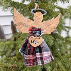 Angel wings with a printed pattern and glitter halo (not real glitter) holds fabric of a loved one Old Shirt Ornaments, Diy Rememberance Ornaments, Memory Gifts From Clothing, Memory Keepsake Ideas, Memory Christmas Tree, Memorial Crafts, Wood Etching, Clothing Keepsake, Memory Ideas