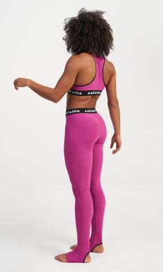 Activewear leggings made of highly stretching fabric perfect for casual wear, fitness and high-end athleisure. * Extra long legs with foot straps * Aakasha elastic band * Soft, breathable and elastic material Chine: 87% Polyamide 13% elastane Elastane Yoga Pants For Training, Athleisure Sweat-resistant Leggings For Training, Athleisure Training Leggings, Sportswear Yoga Tights Sweat Resistant, Sportswear Training Leggings Made Of Elastane, Sportswear Training Leggings In Elastane, Sportswear Elastane Leggings For Training, Micro-elastic Sweat Resistant Leggings For Yoga, Elastic Moisture-wicking Workout Activewear