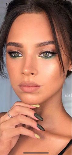 Blue Eyes Make Up, Makeup Verde, Green Makeup Look, Evening Eye Makeup, Ball Makeup, Looks For Green Eyes, Make Up Inspiration