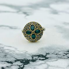 This piece is a quaint and chic 70's bohemian vintage jewelry style and has a certain sense of nostalgia to your fashion, it is the perfect casual and special event ting. The ring exhibits a beautiful anemone flower pattern, with four petals of emerald stones mounted on a background of detailed with intricate oxidized , giving the illusion of depth and contrast to the design. To look aged, it has been subject to a method that adds patina, giving it a vintage look, which instantly makes it a prec Vintage Gold Flower Ring In Sterling Silver, Vintage Flower Ring With Gemstone, Vintage Flower Shaped Gemstone Ring, Bohemian Flower Ring With Gemstone, Vintage Green Flower Ring, Bohemian Sterling Silver Emerald Ring, Vintage Flower Gemstone Jewelry, Vintage Flower-shaped Gemstone Jewelry, Vintage Style Open Emerald Ring For Gift