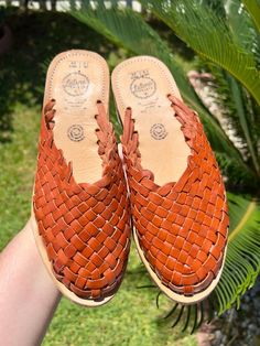 COLOR: BRICKUPPER: LEATHERSOLE: CREPE Handmade huaraches from Michoacán, Mexico. Made with 100% leather. SIZING *Please refer to sizing chart*If you wear a half-size shoe we recommend sizing down (ex: Your shoe size is 7.5, size down to size 7)If you have a wide foot, For example, your shoe size is 7.5 then size up for a more comfortable fit. Leather stretches and will mold after a few uses*Please advise since all of our huaraches are handmade with genuine leather minor wrinkles and markings mig Mexican Huaraches, Black Huarache, Embroidered Handbag, Trendy Jewelry, Sizing Chart, Palace, Wrinkles, Comfort Fit, Genuine Leather