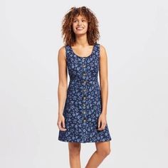 Nwt New Draper James $135 Women's Size 6 Floral Button Front Sleeveless Denim A-Line Dress: - Women's Us Size 6 (Small) - Original Retail $135 - Style Name - "Floral Button Front Denim Dress" - Style Number - Drd0535 - Brand Color - "Medium Wash" - Dark Wash Denim Base With Lighter Wash Denim Floral Print - Scoop Neck - Gold Button Front - Defined Waist - Subtle A-Line/Fit & Flare Silhouette - Sleeveless - Unlined - Cotton/Spandex - Machine Wash - Any Inconsistency In Color Is Due To Lighting Ne Blue Summer Dresses With Snap Buttons, Summer Cotton Dress With Snap Buttons, Cotton Summer Dress With Snap Buttons, Casual Sleeveless Buttoned Denim Dress, Casual Summer Dresses With Snap Buttons, Fitted Sleeveless Denim Dress For Daywear, Fitted Denim Dress With Buttons For Daywear, Sleeveless Buttoned Denim Dress, Denim Dress Style