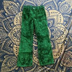 100% cotton and made in the USA. inseam: 29.25". Velvet Flares, Bell Bottom Pants, Bell Bottom, Green Velvet, Trousers Women, Bell Bottoms, Made In The Usa, Vintage 70s, Ebay Fashion