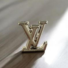 Enhance your look with these gold and silver luxury watch charm studs! Designed to fit any band, it adds a brilliant pop to your everyday style! *Watch band sold separately* Lv Watch, Charms Nails, Watch Charms, Butterfly Watch, Beaded Watches, Heart Watch, Samsung Watch, Rhinestone Watches, Rose Gold Pearl