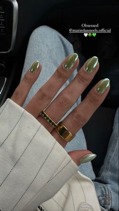 green chrome (not mine) Smink Inspiration, Green Nail, Funky Nails, Floral Nails, Dope Nails