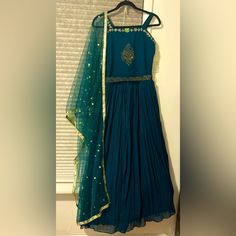 Brand New Indo Western Gown Perfect For Diwali And Festive Season. Bust Size 32-36 Waist 26 Length54 All Measurements Pics Are In Post. Western Gown, Indo Western Gown, Indo Western, Season Colors, Festive Season, Green Gold, Diwali, Festival Season, Green And Gold