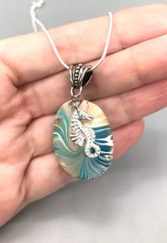 Polymer Art, Shell Craft, Jewelry Ocean, Seahorse Necklace, Jewelry Polymer Clay, Resin Accessories, Diy Necklaces, Resin Pendants, Ocean Necklace