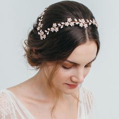 #BRIDALFIX We are simply obsessed with this JENNIFER BEHR rose gold and crystal headpiece. #Estenza #WeddingWednesday Gold Wedding Headband, Hair Accessories For Brides, Gold Bridal Headband, Bridal Hair Down, Brides Hair, Bride Hair Piece, Pearl Hair Vine, Maria Elena