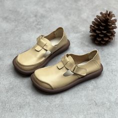 Item Type: Retro ShoesGender: WomenUpper Material: Cow LeatherInsole: PigskinToe Type: Round ToeHeel Type: FlatHeel Height: Low Heel ( 2.5 cm)Theme: Summer, Spring, AutumnOccasion: Daily, Casual, HolidayStyle: Casual Flatform Shoes, 90s Accessories, 90s Hip Hop Fashion, Crop Top With Jeans, Grunge 90s, Halter Top Dresses, 90s Hip Hop, Retro Shoes, Vintage Grunge