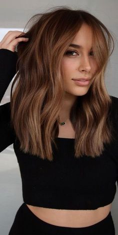 Hair Colour Light Brown Caramel, Mixed Brown Hair Color, Bronze Caramel Brunette, Cooper With Highlights, Hair For Fair Skin Brown Eyes, Fall Hair Color Ideas For Brunettes With Highlights, Long Bob Copper Hair, Brunette With Blonde And Red Highlights, Cooper Caramel Hair