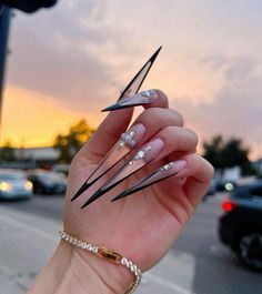 Pointy Long Nails, Baddie Nails French Tip, Stilletos Nails Long, White Stilletos Nails, Stiletto Nails With Gems, Long Pointy Nails, French Tip Stiletto Nails, French Tip Stiletto, Stiletto Nail Design