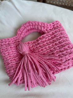 Lovely, small and elegant pink bag💞 Trendy Pink Handheld Bag, Pink Handheld Shoulder Bag For Spring, Pink Bag For Daily Use In Spring, Chic Pink Handheld Shoulder Bag, Chic Pink Tote Bag, Rectangular Pink Bag For Summer, Trendy Pink Bag With Detachable Handle, Pink Rectangular Bag For Summer, Pink Pouch Shoulder Bag For Shopping