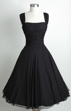 Vintage and stunning! Lady Shop, Skirt Maxi, Stil Inspiration, Gothic Dress, Dresses Short