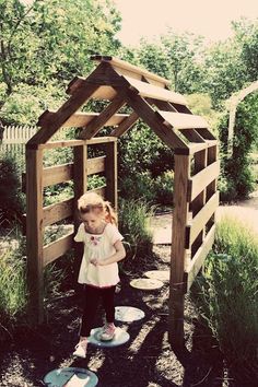 Made from pallets! Be great as Kids cubby or archway into their own garden play area Pallet Playhouse, Taman Diy, Jardim Diy, Diy Playhouse, Outdoor Play Area, Garden Arbor, Natural Playground