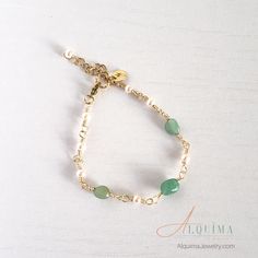 Encantadoramente hermosa pulsera de aventurina.

.: Hecho a mano
 .: Piedras preciosas de aventurina
 .: Delicadas perlas rosas artificiales
 .: Brazalete de 7-1/2" (pulgadas) [envíenos un correo electrónico para solicitar un tamaño personalizado]
 .: Extensión de cadena de 1-1/2" (pulgadas)
 .: Acero inoxidable


¡Consigue el conjunto! El collar Phoebe se vende por separado.

Los artículos hechos a mano se hacen por encargo y se envían en un plazo de 7 a 15 días hábiles. Todas las joyas se enví Elegant Aventurine Bracelet Jewelry, Elegant Aventurine Bracelet, Gold Aventurine Beaded Jewelry, Spiritual Aventurine Bracelet Jewelry, Gold Aventurine Round Bead Bracelets, Elegant Aventurine Beaded Bracelets For Healing, Handmade Elegant Aventurine Bracelets, Beaded Aventurine Bracelet, Gold Beaded Jade Bracelets