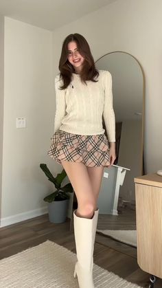 ig: @clairesmanson Private School Outfit Aesthetic, Autumn Feminine Outfits, Cutie Outfit Aesthetic, Feminine School Outfits, Winter Outfits Feminine, Winter Feminine Outfits, School Outfit Skirt, Europe Outfits, Estilo Preppy