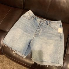 Free People “Curvy” Boyfriend Shorts! Comfortable, High Waist, Button Up Fly, With Stretch! Suede Shorts, Grey Denim Jeans, Studded Jeans, Free People Shorts, Acid Wash Jeans, Boyfriend Shorts, Denim Cutoff Shorts, Floral Denim, Crop Top And Shorts