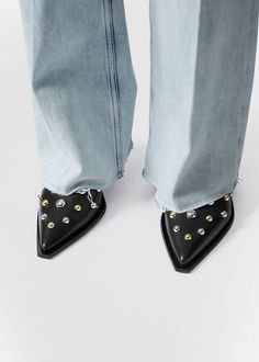 Studded Leather Mules Tess Cecyl, Fall Shoes 2024, Mules Outfits, Moody Fashion, Aesthetic Male Outfits, Mule Pumps, Mules Outfit, Shoes For Fall, Urban Shoes