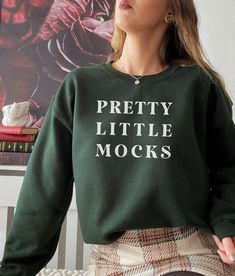 Dark Academia Style, Sweatshirt Model, Maroon Sweatshirt, Academia Style, Green Sweatshirt, Pullover Outfit, Model Outfits, Clothing Mockup, Aesthetic Look