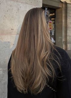 All Over Hair Color Ideas For Blondes, Blonde For Brunettes, Level 7 Hair Color, Warm Bronde Balayage, Ideas Pelo, Light Brunette, Kadeřnické Trendy, Summer Blonde, Honey Brown Hair