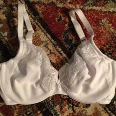 White Bra With Underwire.Two Hooks In Back,Adjustable Straps.Bandless White Wedding Bra With Adjustable Straps, Elegant White Bra With Lined Body, Elegant White Lined Bra, White Full Cup Bra With Lined Body, White Fitted Underwire Bra, Elegant White Stretch Bra, Classic Fitted Full Cup Bra, Fitted White Bra With Adjustable Straps, White Fitted Bra With Adjustable Straps