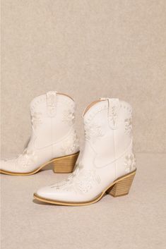 Yee-haw in style with Old Town Road Boots. These Western cowgirl boots feature unique western embroidery and a wood grain heel. With a pointed toe, flaunt your vintage western style. Giddy up! Shoes are final sale Wedding Cowboy Boots, Vintage Western Style, Old Town Road, Western Embroidery, Ankle Cowboy Boots, White Cowboy Boots, Wedding Boots, Fall Booties, Western Ankle Boots