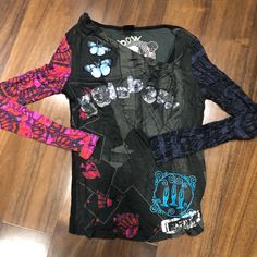 Nwot Desigual Embroidered Long Sleeve T-Shirt. Size Small. Has An Uneven Neck Collar. In Perfect Condition. Bundle To Save. Long Sleeve Punk Tops With Graffiti Print, Punk Long Sleeve Tops With Graffiti Print, Alternative Fall T-shirt, Trendy Long Sleeve T-shirt With Embroidered Graphics, Edgy Crew Neck Tops With Graffiti Print, Black Long Sleeve T-shirt With Embroidered Graphics, Fitted Punk Style Tops With Graffiti Print, Y2k Cotton Tops For Alternative Fashion, Alternative Long Sleeve Spring T-shirt