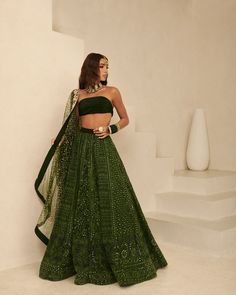 Indian Outfits Wedding Guest, Mehendi Outfits For Guests, Wedding Guest Outfits Indian, Indian Wedding Guest Outfit Ideas, India Outfits, Cultural Clothes, Outfits For Winter, Outfit Boots, Outfit Ideas Winter