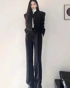 Bodyguard Outfit Female, Tailor Pants Outfit, Waitress Outfit Aesthetic, Korean Suits Women, Korean Formal Outfit, Black Outfits Classy, Elegant Pants, Casual Elegant Style, Estilo Ivy