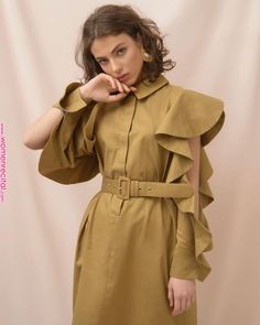 Look Retro, Dress With Ruffles, Outfits Casuales, Fashion Details, Clothing For Women, Simple Dresses, Couture Fashion, Hijab Fashion, New Era