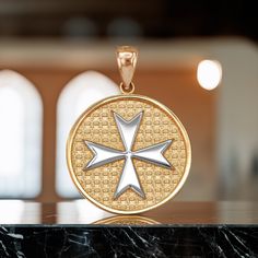 Knights Hospitaller, Gold Sovereign, Cross Medal, Maltese Cross, White Rose Gold, Maltese, Textured Background, Solid Gold, White Gold