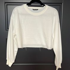 Never Worn: White Cropped Sweatshirt Size: S Color: White Obo White Cropped Sweatshirt, Cropped Sweatshirt, Shein Tops, White Crop, Crop Sweatshirt, Color White, Womens Tops, Sweatshirts Hoodie, Sweatshirts