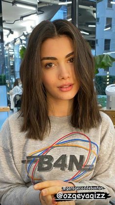 Medium Length Haircut All One Length, Thick Hair Collar Bone Length, Haircut Ideas Shoulder Length Straight, Brunette Clavicut, Brown Shoulder Length Hair Straight, Collar Bone Brunette Hair, Brown Collarbone Length Hair, Womens Haircuts Medium Straight Thick Hair, Hair To Collarbone Length