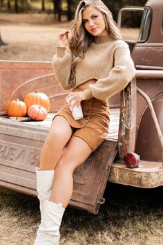 Feeling My Best Quilted Mini Skirt (Camel) – NanaMacs Denim Mini Skirt For Fall, Pumpkin Patch Fits, Senior Photo Outfits Fall, Pumpkin Picking Outfit Fall, Tan Skirt Outfit, 30 Year Old Fashion Women, Cute Pumpkin Patch Outfits, Cute Outfits Women, Sweater Skirts