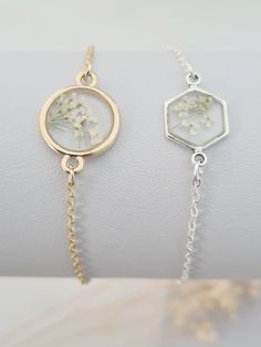 Pretty and dainty bracelet featuring real pressed Queen Anne's Lace.  Tiny off white flowers tiny set in resin. The flower is set in round gold plated setting measuring 22mm in diameter or silver plated hexagonal setting (including the loops for the chain). This bracelet will arrive in a bag ready for giving. Delicate Adjustable Jewelry With Pressed Flowers, Adjustable Birth Flower Bracelet For Wedding, Dainty Adjustable Jewelry With Pressed Flowers, Adjustable Flower Bracelets With Pressed Flowers, Adjustable Round Bracelets With Pressed Flowers, Adjustable Bracelets With Pressed Flowers, Delicate Birth Flower Bracelet, Bridesmaid Bracelet Flower, Resin Flower Jewelry