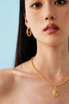 Nature-inspired and oh-so-chic! Glamorous Long Necklace, Chic Jewelry With Chain, Gold-tone Chain Necklace For Party, Chic Clavicle Chain Jewelry, Chic Metal Necklace For Everyday Wear, Chic Gold-tone Everyday Chain Necklace, Chic Chunky Chain Jewelry, Chic Gold Plated Necklace, Chic Gold Plated Chain Necklace For Party